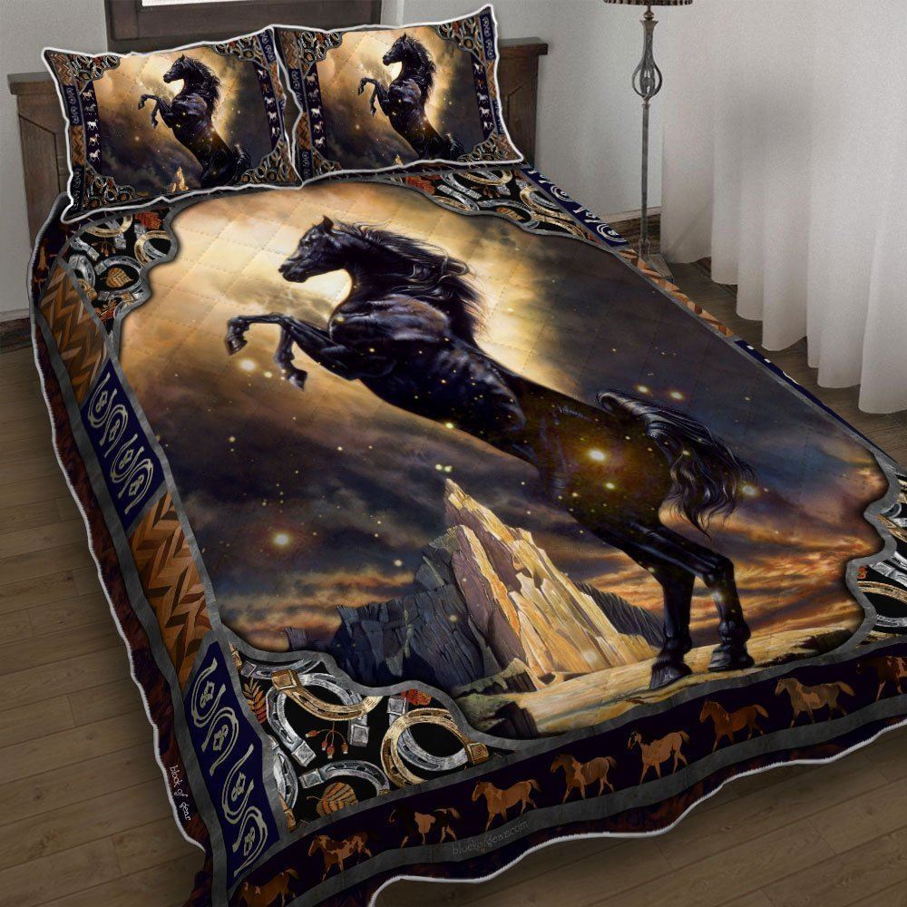 Beautiful Black Horse Quilt Bedding Set