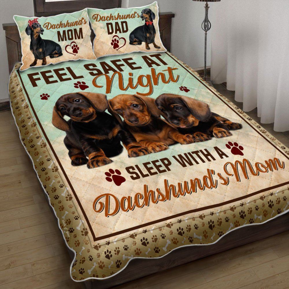Feel Safe At Night Sleep With A Dachshunds Mom Quilt Bedding Set